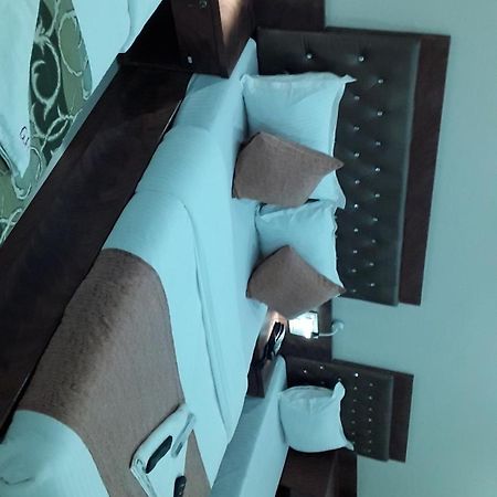 Hotel Golden Hayyath Inn Mumbai Bagian luar foto