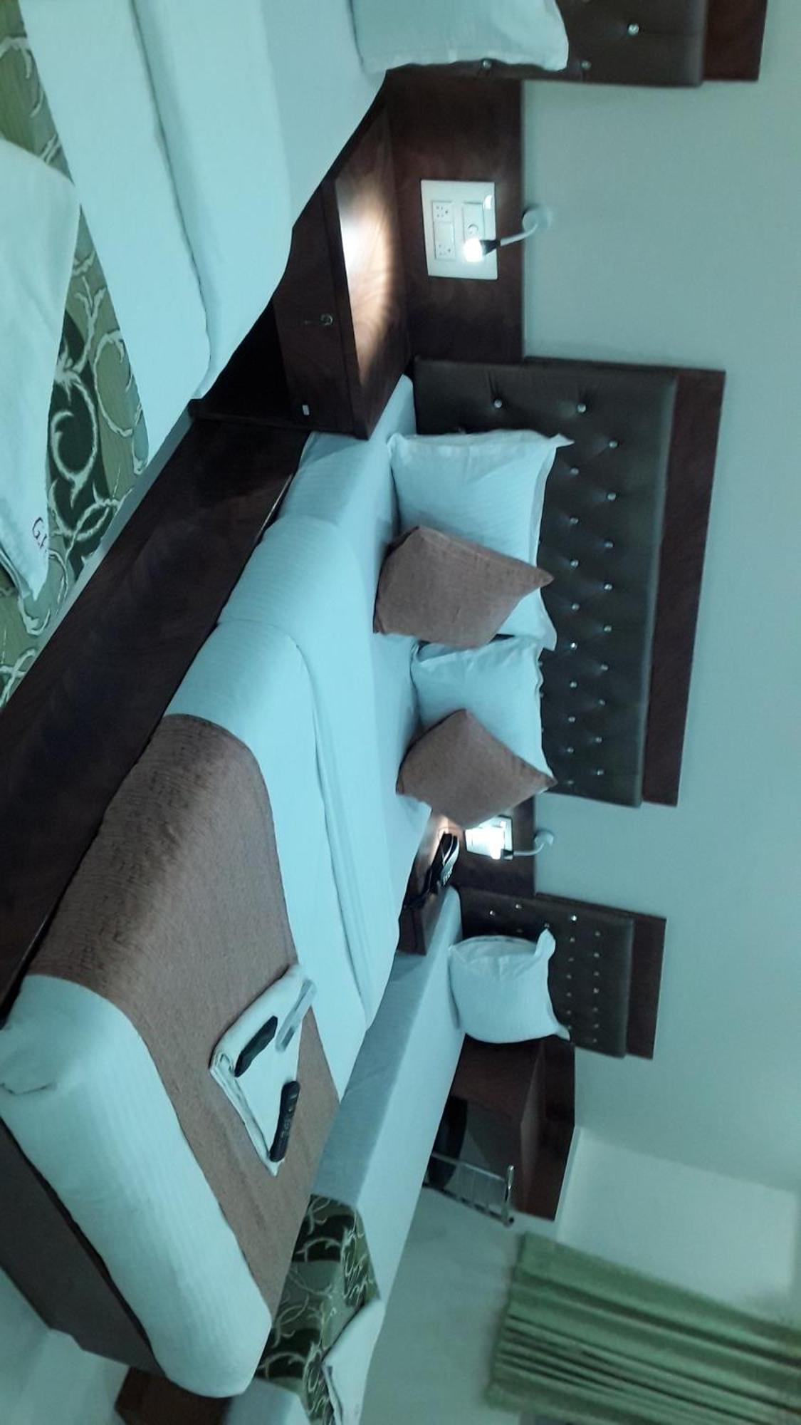 Hotel Golden Hayyath Inn Mumbai Bagian luar foto
