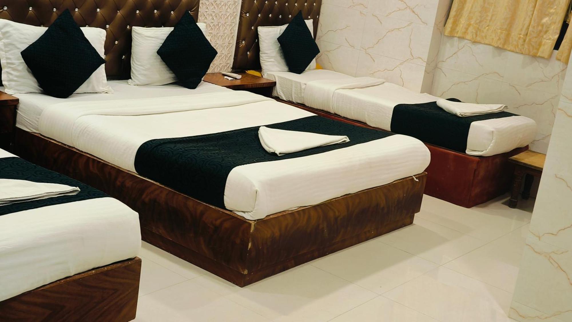 Hotel Golden Hayyath Inn Mumbai Bagian luar foto