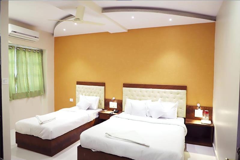 Hotel Golden Hayyath Inn Mumbai Bagian luar foto