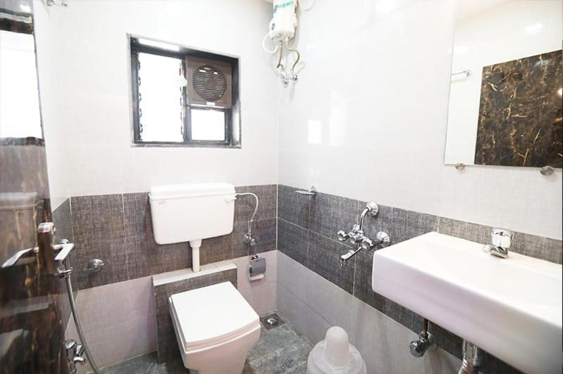 Hotel Golden Hayyath Inn Mumbai Bagian luar foto