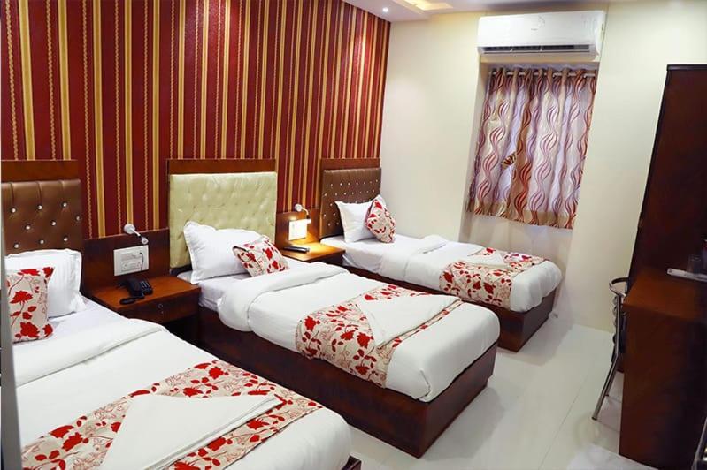 Hotel Golden Hayyath Inn Mumbai Bagian luar foto