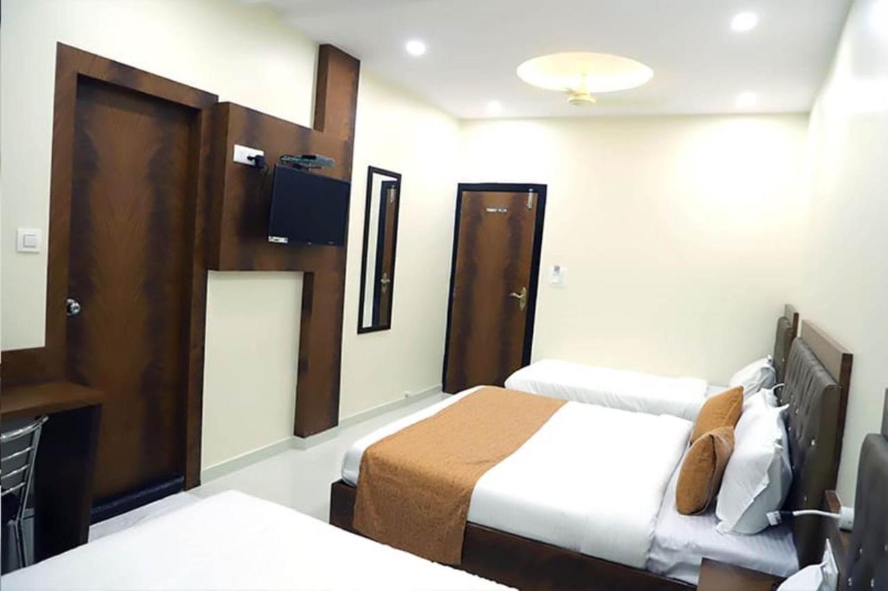 Hotel Golden Hayyath Inn Mumbai Bagian luar foto