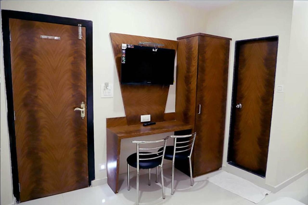 Hotel Golden Hayyath Inn Mumbai Bagian luar foto